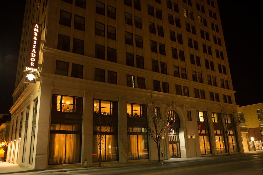 Ambassador Hotel Wichita, Autograph Collection Kültér fotó