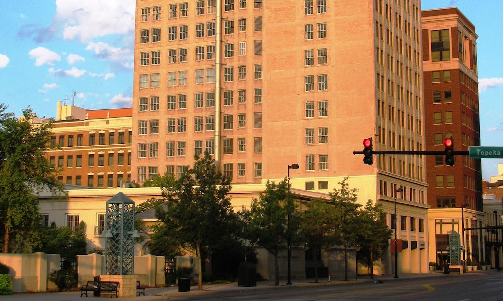 Ambassador Hotel Wichita, Autograph Collection Kültér fotó